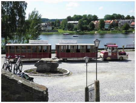 vyhlidkovy-silnicni-vlacek-frymburk-lipno-nad-vltavou